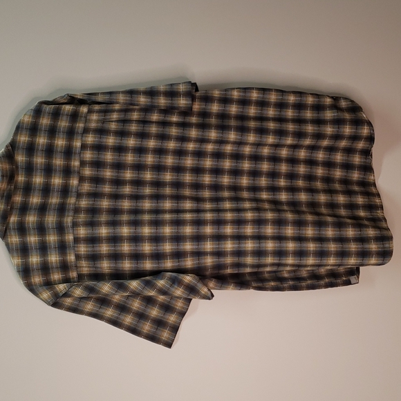 Size XL organic cotton Horny Toad short sleeve buttoned down shirt. B14 - Picture 6 of 9